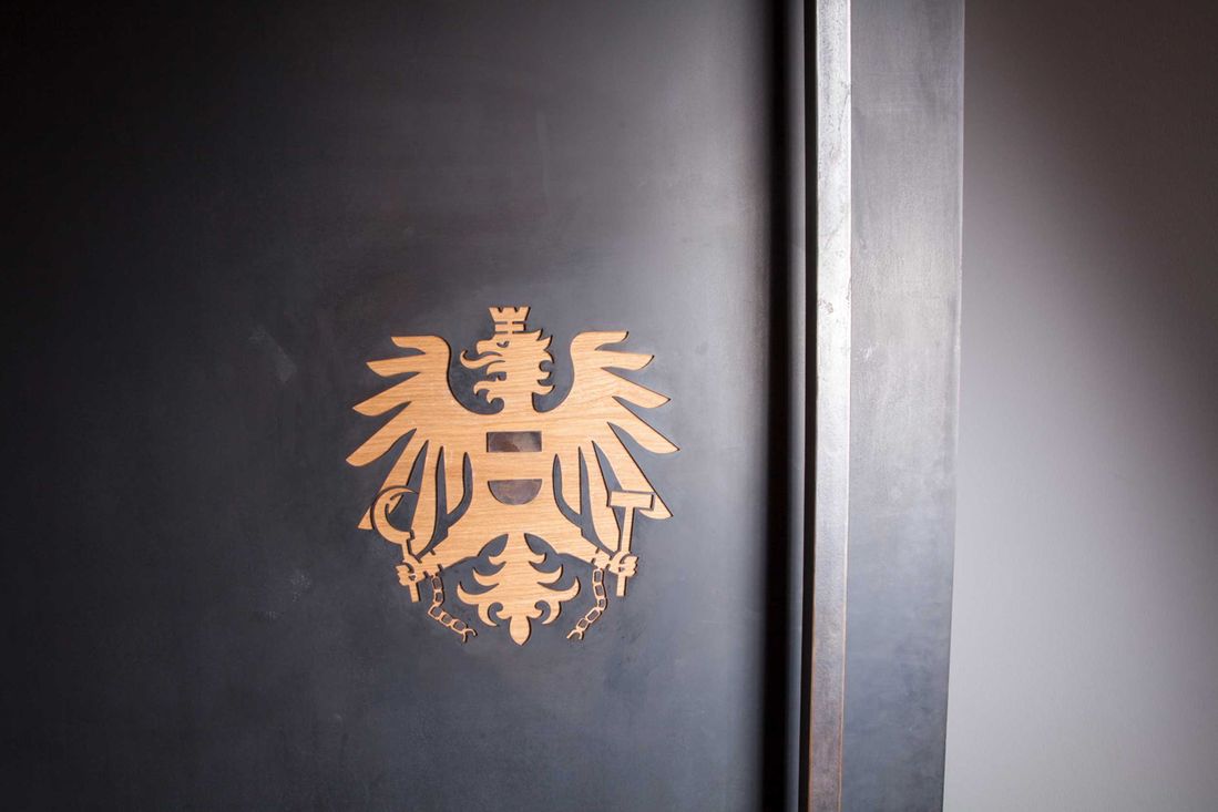 Tiroler Adler auf der Tür